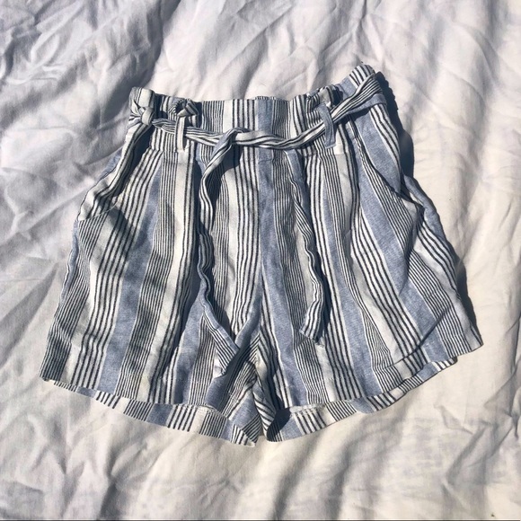 Striped shory with belt - Picture 2 of 4